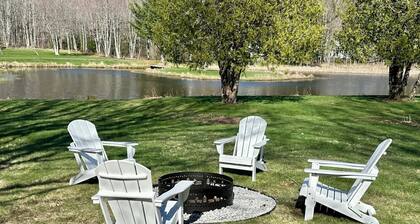Cozy Cottage Minutes from Acadia National Park & Downtown Bar Harbor - Sleeps 6.