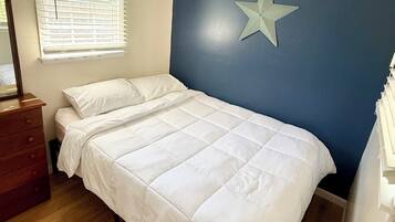 2 bedrooms, iron/ironing board, WiFi, bed sheets