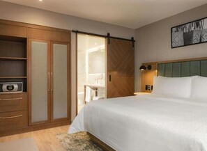 Junior-Suite, Mehrere Betten | Minibar, Verdunkelungsvorhänge, schallisolierte Zimmer