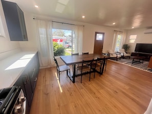 Dining - Modern Oasis near SoFi Stadium (Los Angeles)