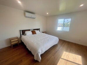 WiFi, bed sheets - Modern Oasis near SoFi Stadium (Los Angeles)
