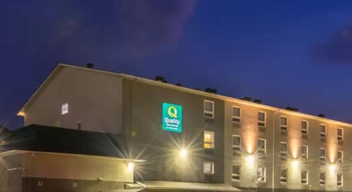 Hotel in Grimsby - Comfortable Stay Near Niagara Falls with Free Breakfast