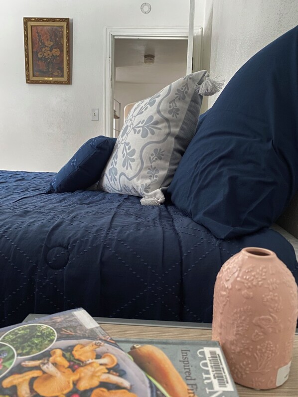 2 bedrooms, iron/ironing board, bed sheets