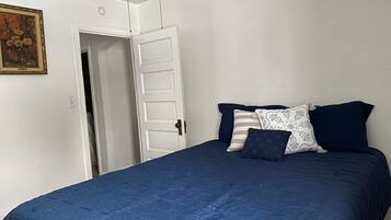 2 bedrooms, iron/ironing board, bed sheets