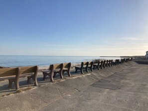Beach nearby, sun-loungers, beach towels