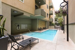 Outdoor pool, a heated pool - Beverly Hills Vibe 1 BR Apt + Parking, Pool Access (Beverly Hills)