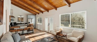 Peaceful Sunshine Chalet with Hot Tub