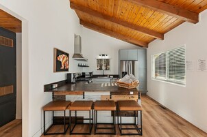 Familiehytte - 2 soveværelser - ikke-ryger - terrasse | Privat køkken | Køleskab, mikrobølgeovn, ovn, kogeplade