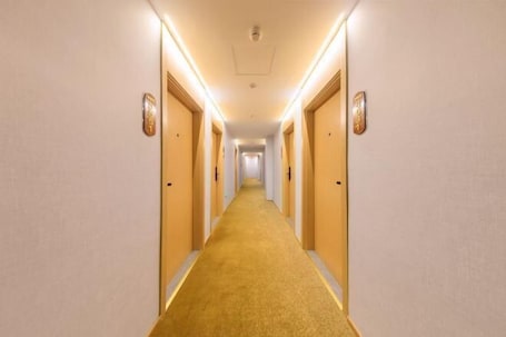 Interior. Zaolinjie (Xuanwu Hospital Store, Niujie Subway Station, Beijing)