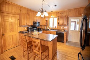 Fridge, microwave, oven, stovetop - Winter Home • Snowmobile from Driveway • Walk Town (Greenville)