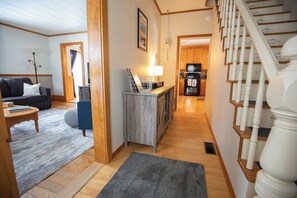 Smart TV - Winter Home • Snowmobile from Driveway • Walk Town (Greenville)