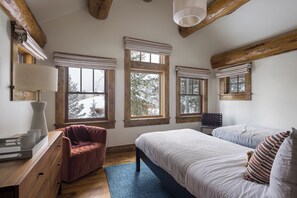 6 Schlafzimmer, Schreibtisch, Bügeleisen/Bügelbrett, WLAN