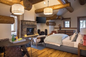 6 bedrooms, desk, iron/ironing board, WiFi