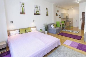 1 slaapkamer, een strijkplank/strijkijzer, wifi, beddengoed