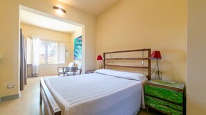 4 bedrooms, desk, WiFi, bed sheets - Casa dell' Arco by Symphonya Luxury Rentals (Nardò)