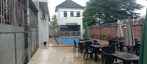 Bar im Pool