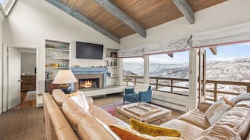 House, Balcony, Mountain View | Living area