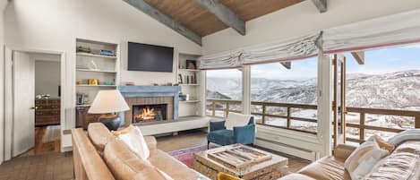 Casa, balcón, vistas a la montaña | Zona de estar