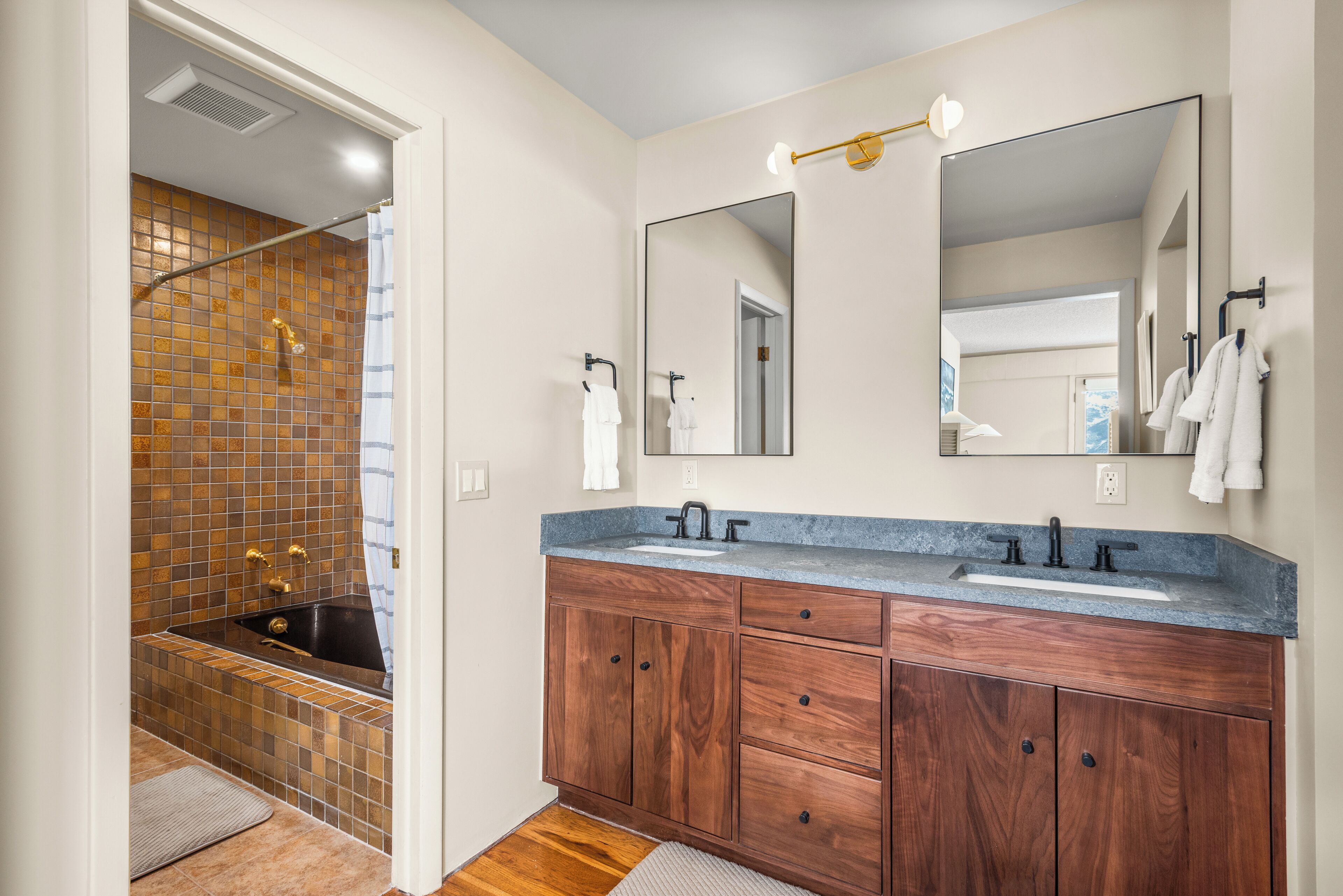 House, Balcony, Mountain View | Bathroom