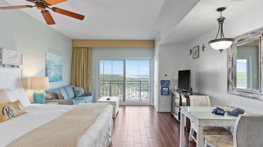Miramar Beach Studio w/ Pool, Tennis & Walk to Beach Luau Eastern Sky