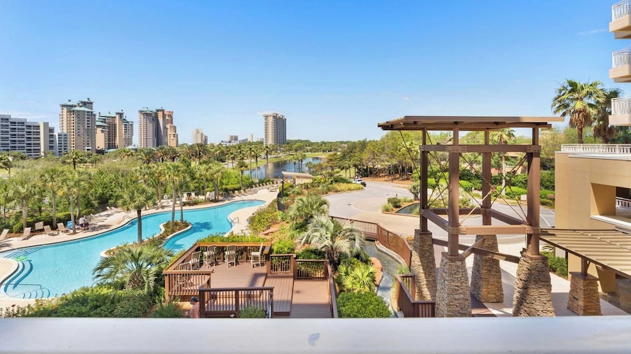 Miramar Beach Studio w/ Pool, Tennis & Walk to Beach Luau Eastern Sky