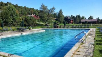 Piscine couverte, piscine extérieure