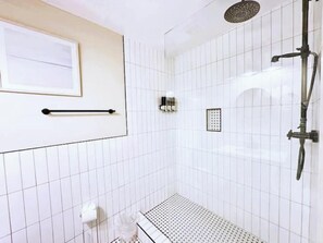 Bruser, hårtørrer, håndklæder, Sæbe
