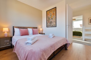 4 bedrooms, iron/ironing board, free WiFi, bed sheets