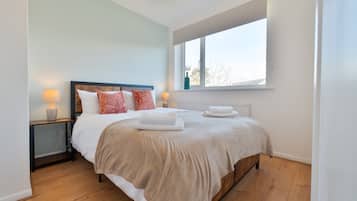 4 soverom, strykejern/-brett, wi-fi (inkludert) og sengetøy