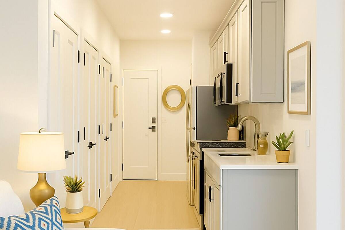 Luxury Apartment | Meja, ruang kerja komputer riba, seterika/papan seterika, Wi-fi percuma 