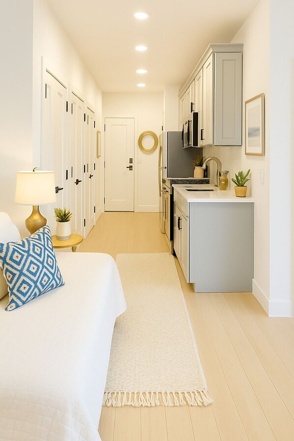 Escritorio y espacio para trabajar con laptop