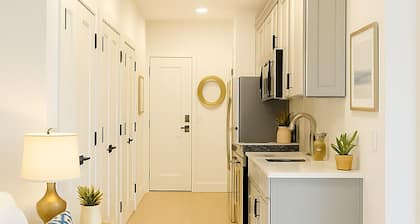 Modern 1BR 1BA Apartment