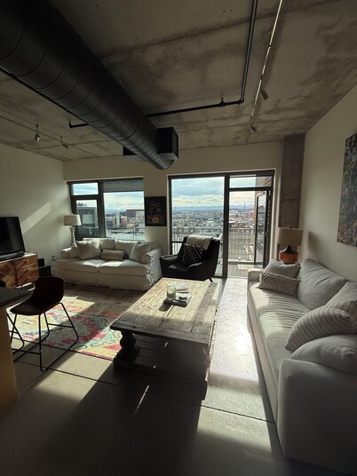 PH Condo. Amazing Views with Private Balcony. Walk to everything!