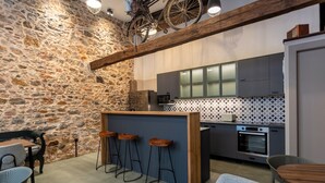 Interior - ISSA Lesvos (Lesvos)