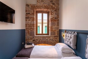 Habitación Deluxe con 1 cama matrimonial o 2 individuales | Caja de seguridad en la habitación y escritorio 