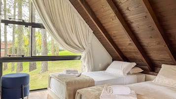 Quarto quádruplo família, vista para a montanha | Comodidades do quarto