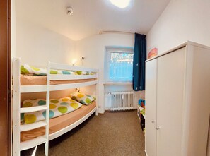 2 室のベッドルーム、アイロン / アイロン台、WiFi、ベッドシーツ