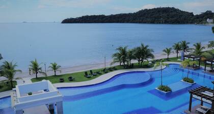 6B Exclusive Oceanfront Retreat,High-End Apartment