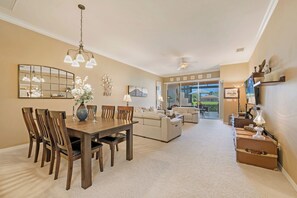 Interior - Charming 2-bedroom villa with WiFi, fitness room in lovely Bonita Springs (Bonita Springs)