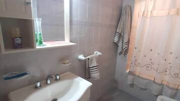 Toallas, jabón, papel de baño