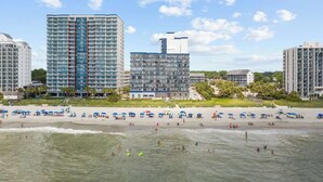 På stranden