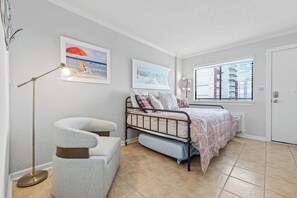 1 bedroom, iron/ironing board, WiFi, bed sheets - Hight Floor Ocean View Condo (Myrtle Beach)