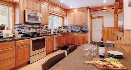 Charming Berkshires Retreat – Minutes to Williamstown