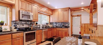 Charming Berkshires Retreat – Minutes to Williamstown