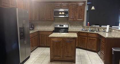 Charming 4-bedroom house with WiFi and AC in lovely Beaumont