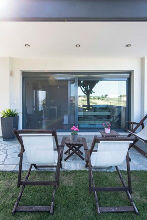 Terrace/patio - Tessi’s House by Luxlikehome (Kallikrateia)