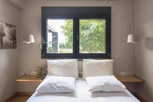 2 bedrooms, iron/ironing board, WiFi, bed sheets - Tessi’s House by Luxlikehome (Kallikrateia)