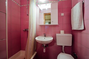 Douche, serviettes fournies