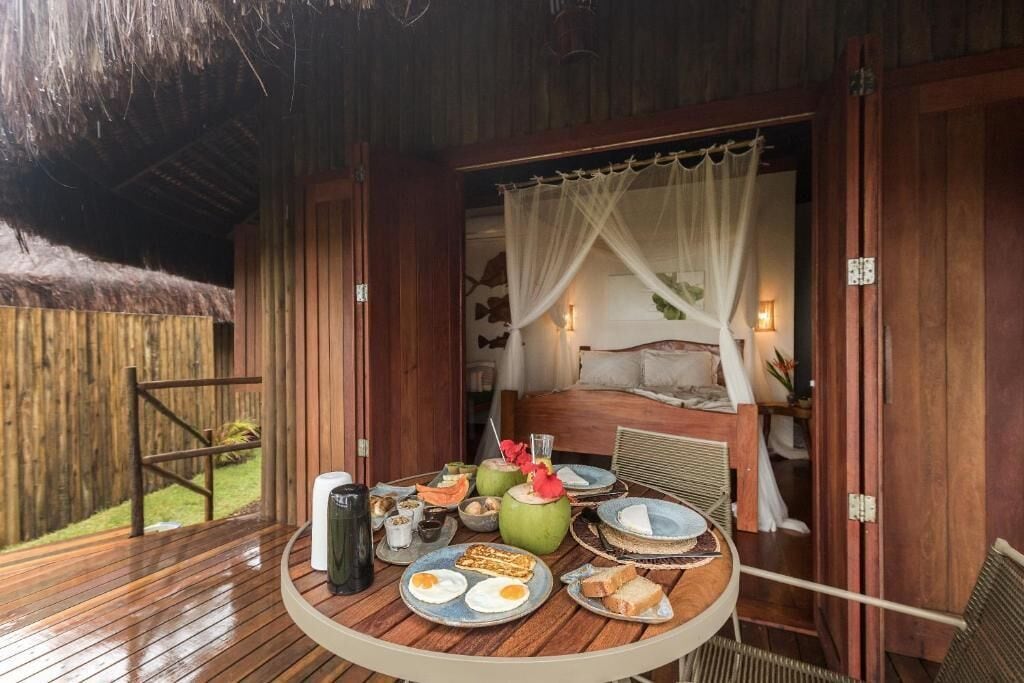 Quarto, vista para o mar | Frigobar, cofres nos quartos, cortinas blackout