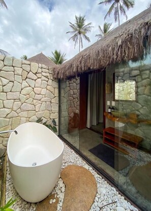 Room, Bathtub, Garden View | Bathroom | Free toiletries, hair dryer, towels, soap - Carneiros Paradiso (Tamandaré)